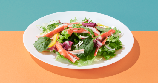 サラダにかにかまをプラスしてタンパク質摂取量UP！